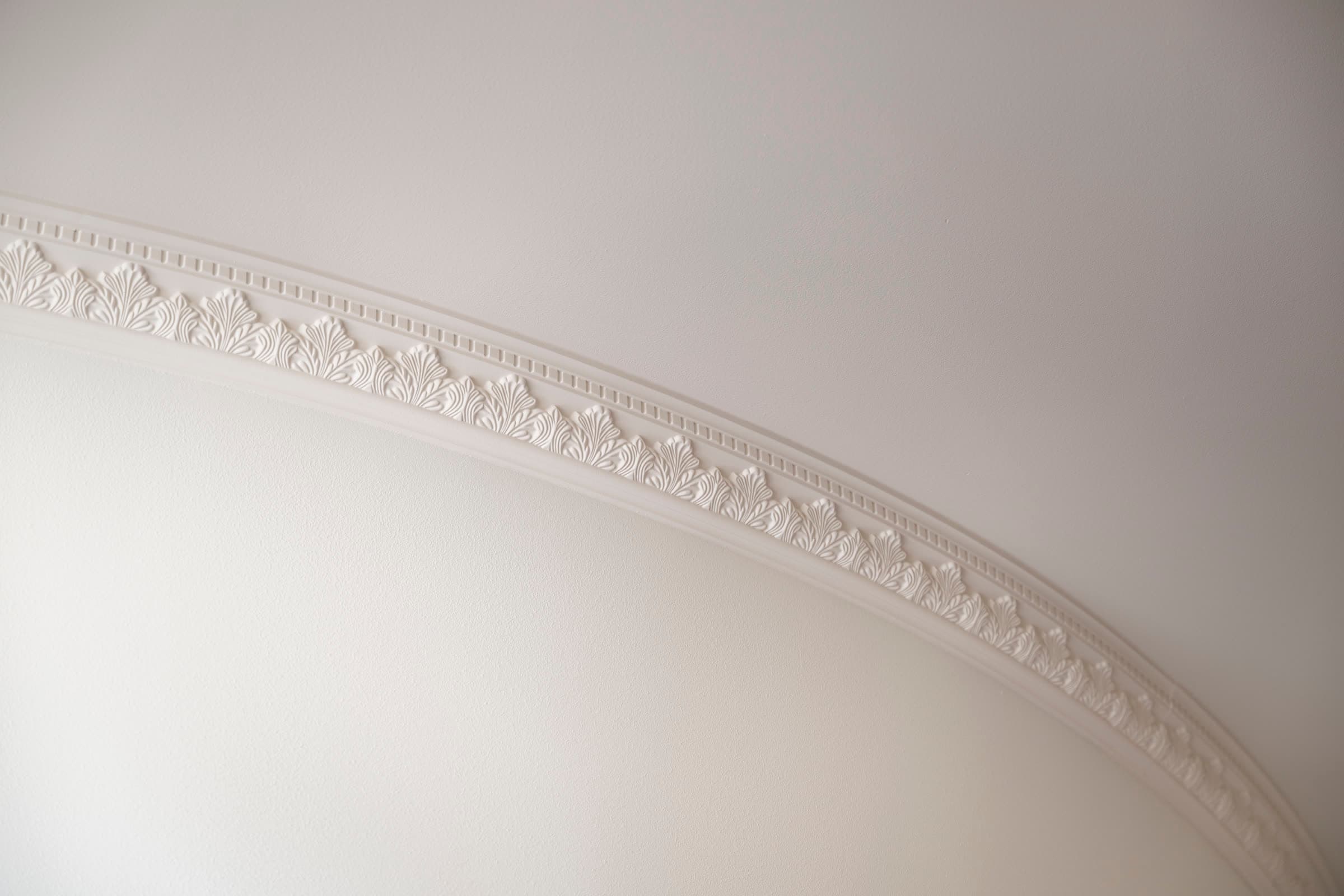 Ceiling stucco and profiled cornicing in a turn-of-the-century building, Vikingagatan 21