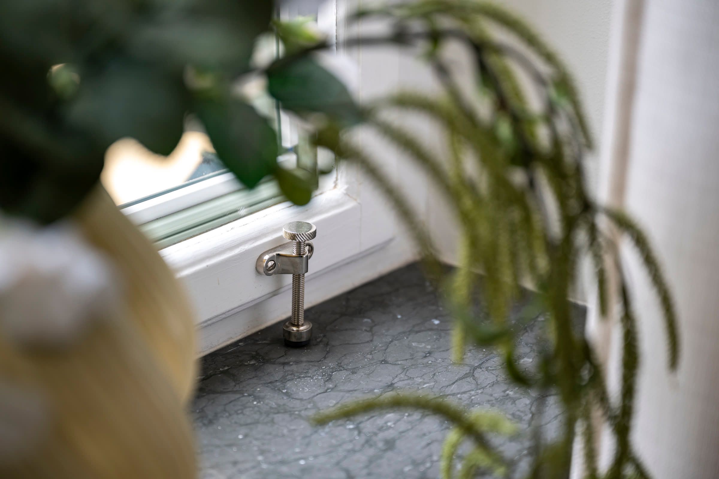 Window fittings and a stone sill, Vikingagatan 21